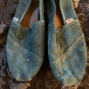 Toms suede green shoes. Size 8.